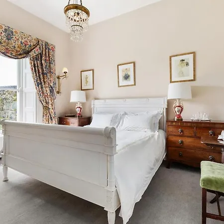 Historic Nile House , Galway City, Sleeps Up To 6 Guests
