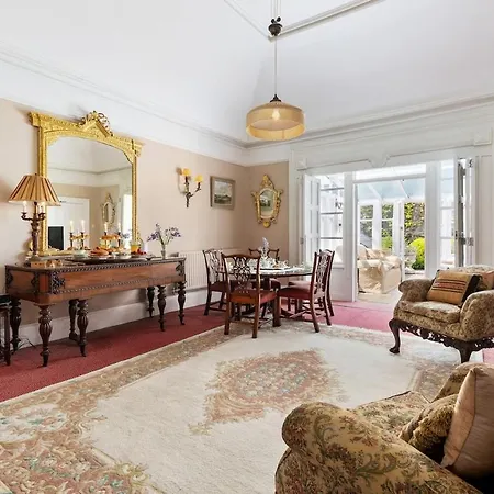 Apartament Historic Nile House , Galway City, Sleeps Up To 6 Guests Feevaghmore
