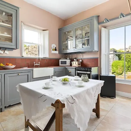 Historic Nile House , Galway City, Sleeps Up To 6 Guests Apartament