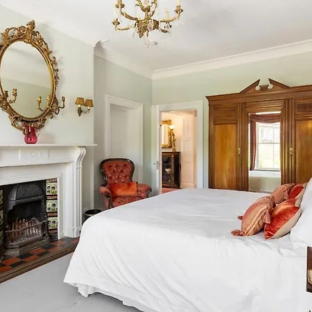 Apartament Historic Nile House , Galway City, Sleeps Up To 6 Guests Feevaghmore