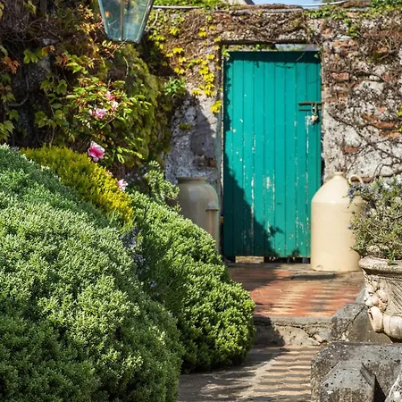 Historic Nile House , Galway City, Sleeps Up To 6 Guests * Feevaghmore