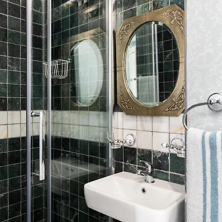 Historic Nile House , Galway City, Sleeps Up To 6 Guests Apartament *